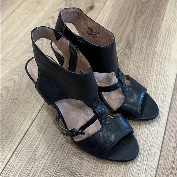 Miz Mooz Shoes - Miz Mooz Melanie Block Heel Black Leather Sandal Size 7.5